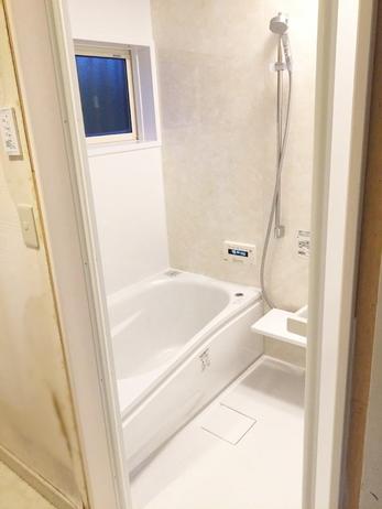 ドアだけと思っていましたが、思い切って良かったです。ありがとうございました。また工事中には、以前から気になっていたリビングドアの調整もして頂き、大変助かりました。