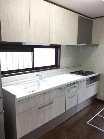 明るく使いやすく、お手入れもしやすくて大変満足しております。毎日の料理も楽しくなります。